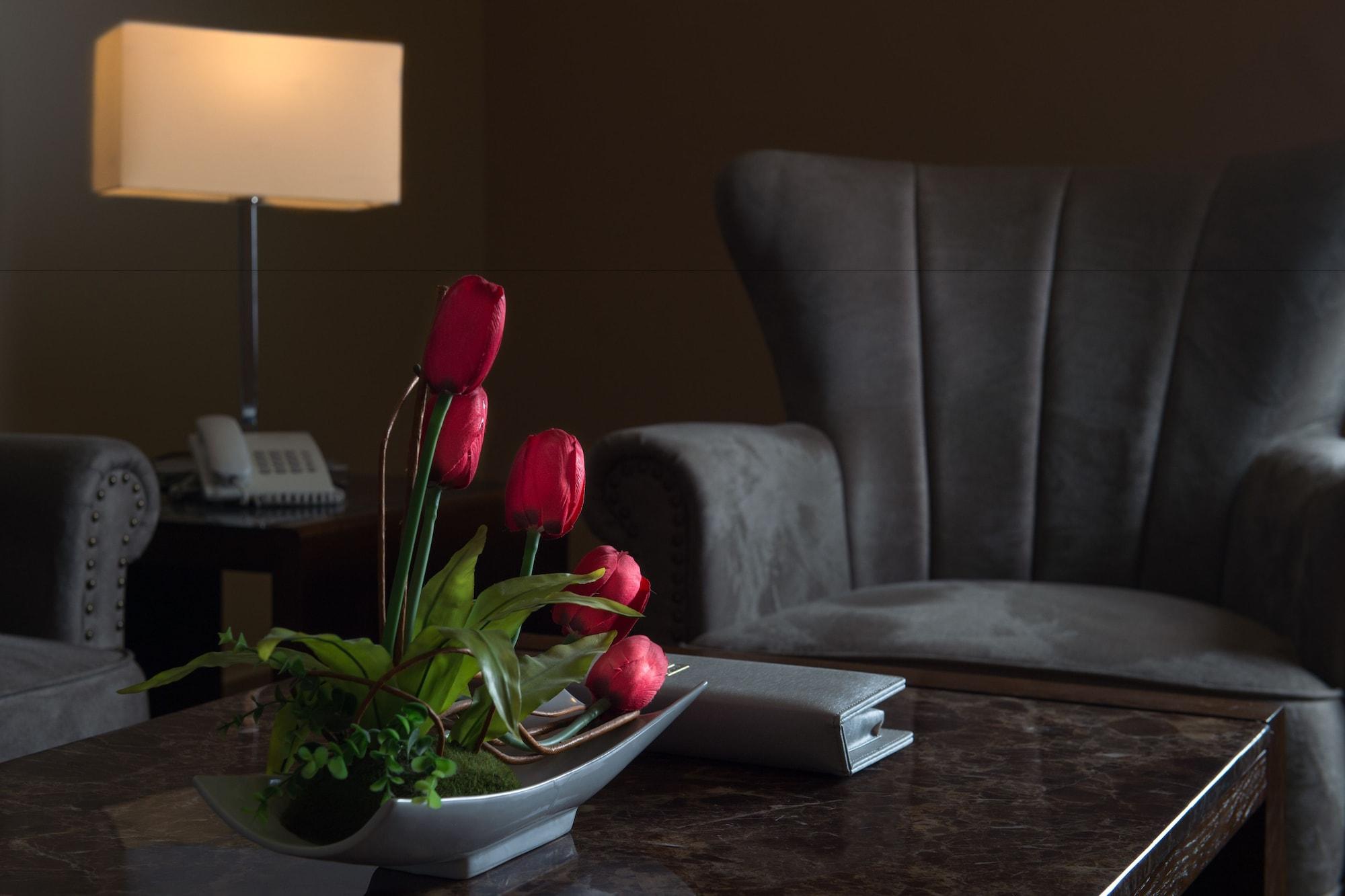 Lavona Hotel Дамам Екстериор снимка