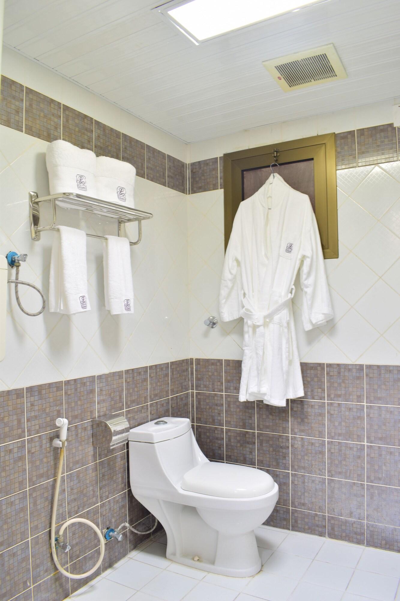 Lavona Hotel Дамам Екстериор снимка