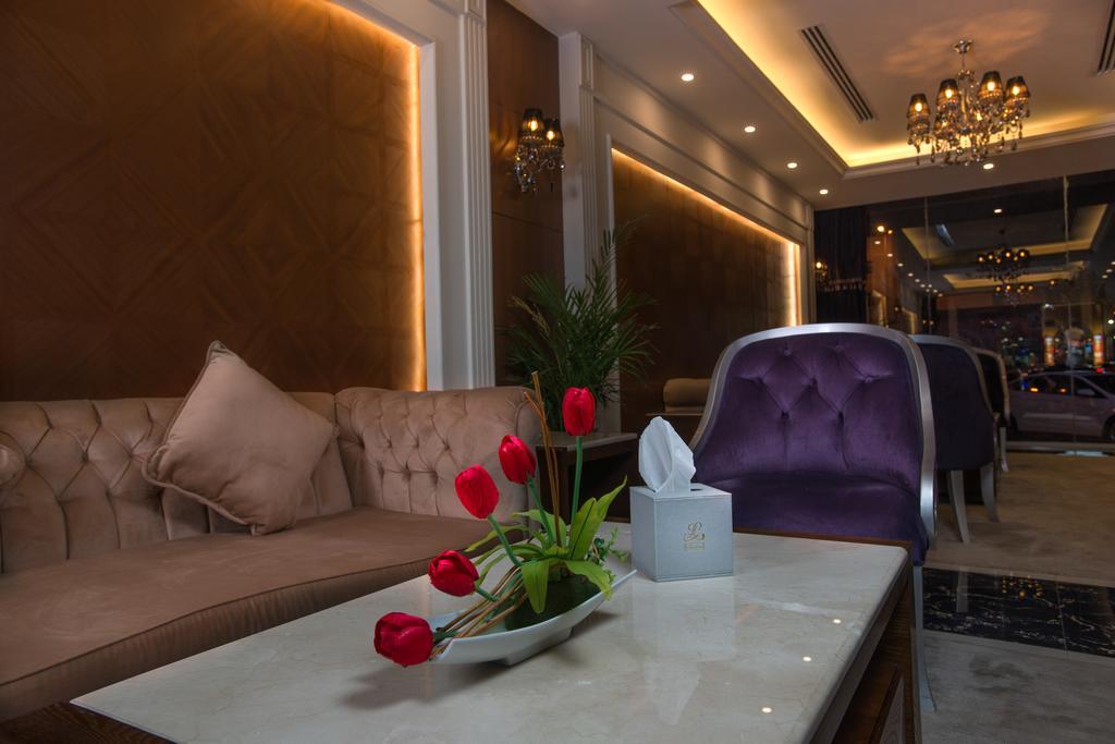 Lavona Hotel Дамам Екстериор снимка