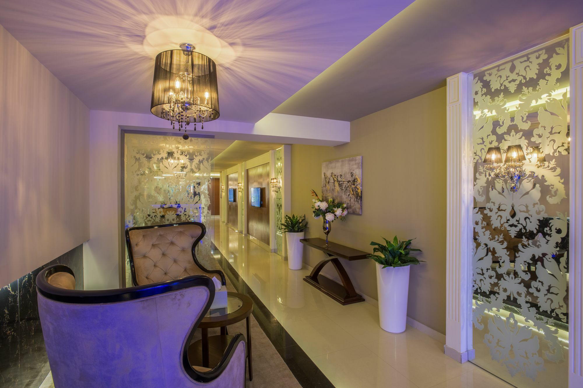 Lavona Hotel Дамам Екстериор снимка