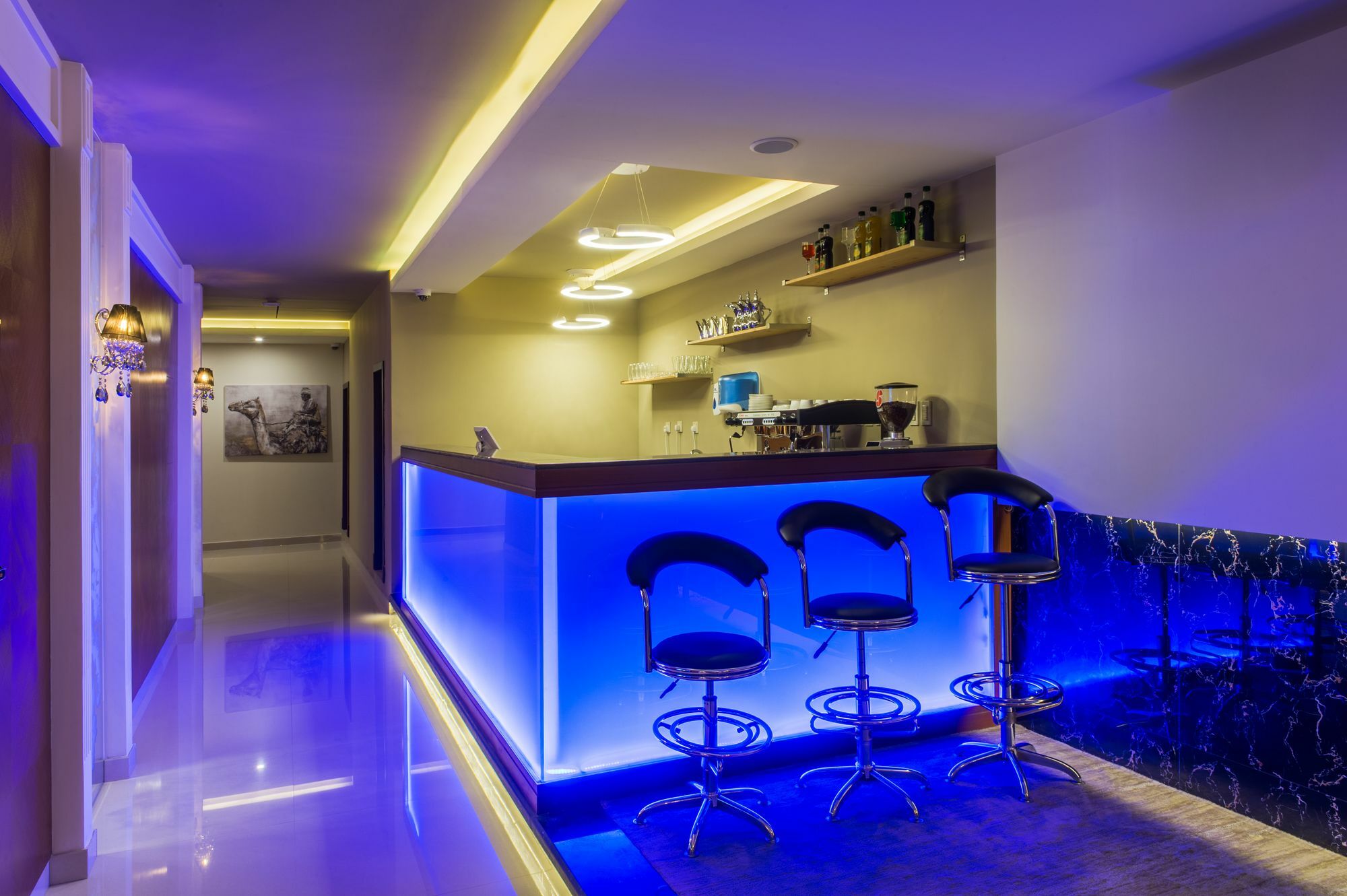 Lavona Hotel Дамам Екстериор снимка