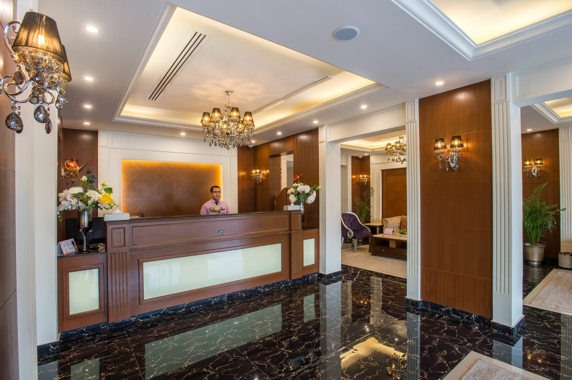 Lavona Hotel Дамам Екстериор снимка