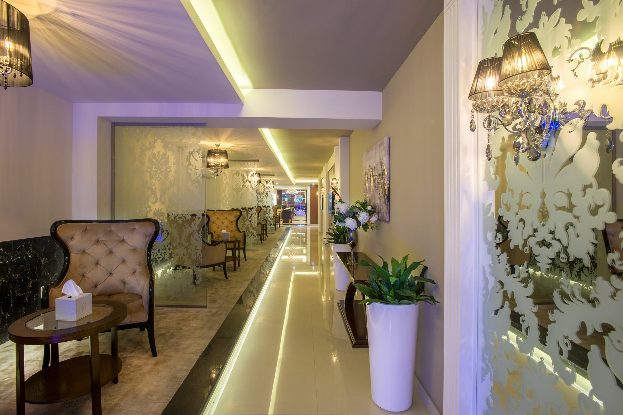 Lavona Hotel Дамам Екстериор снимка