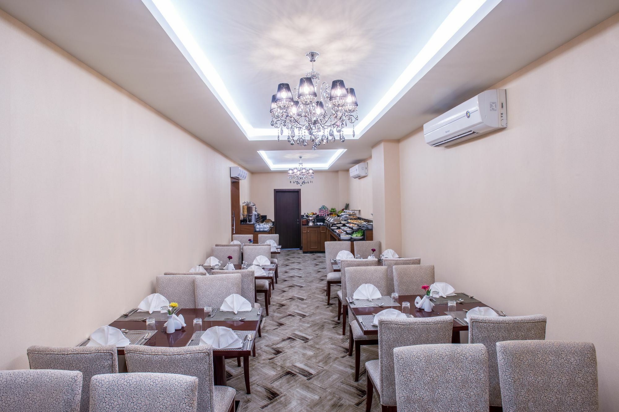 Lavona Hotel Дамам Екстериор снимка