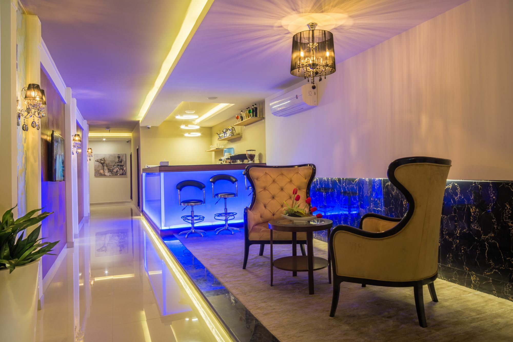 Lavona Hotel Дамам Екстериор снимка