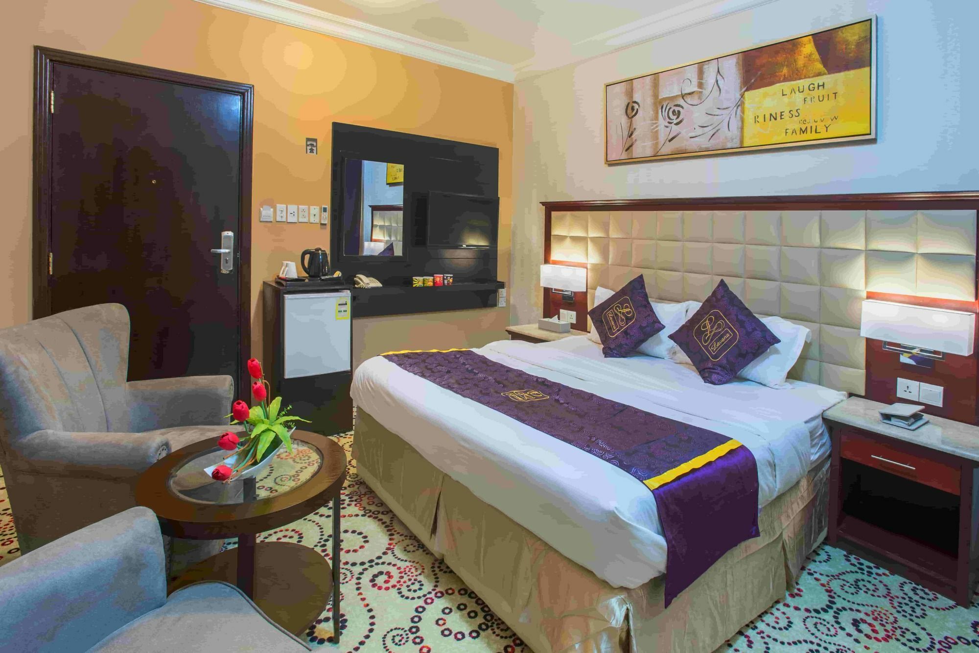 Lavona Hotel Дамам Екстериор снимка