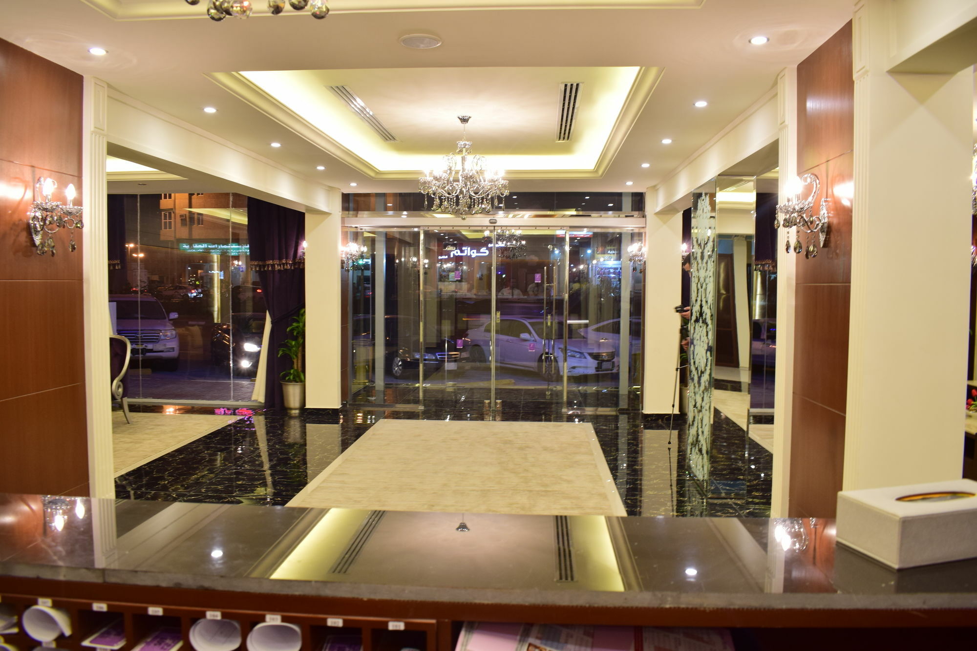 Lavona Hotel Дамам Екстериор снимка